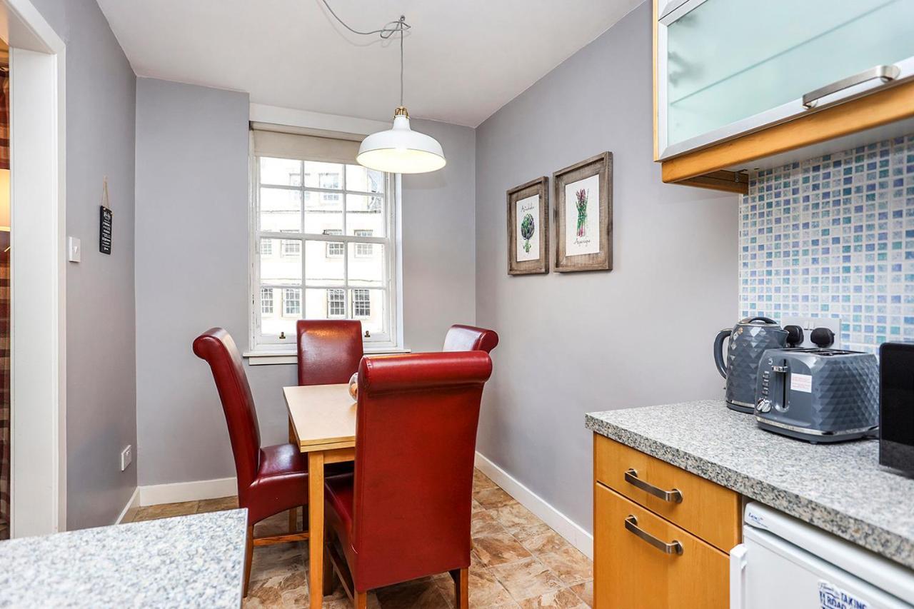 Joivy 1 Bed Flat, Heart Of Grassmarket * Edinburgh